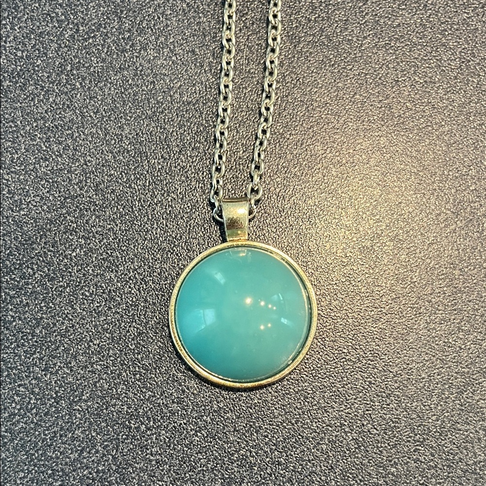Chic Silver Necklace with Turquoise Pendant